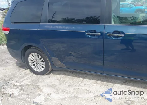 2011 Toyota Sienna Xle V6 z USA, uszkodzony, nr VIN 5TDYK3DC6BS021552